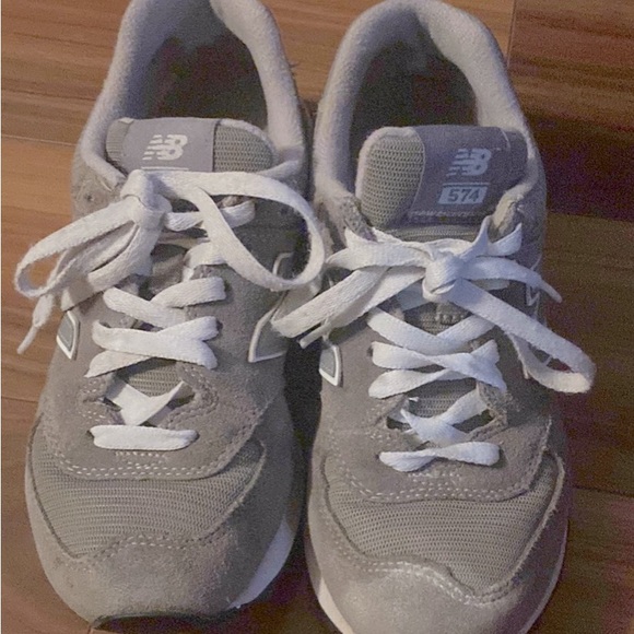 New Balance tennis shoes Size 8 GUC - Picture 3 of 4